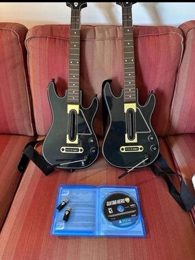 Guitar Hero Live PS4 full set --  2 dongles 2 guitars and game great condition